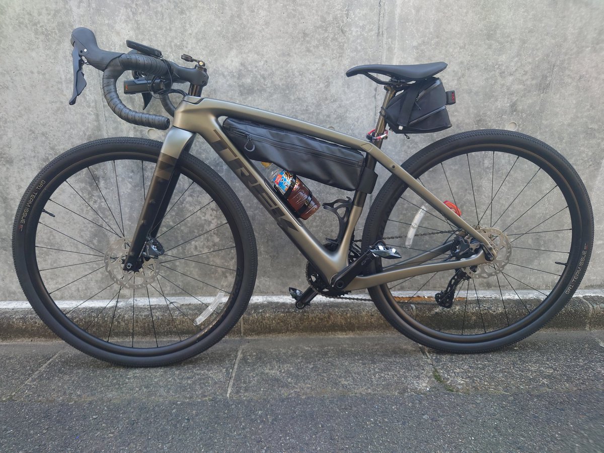 nphantom's tweet photo. 4月に納車された
TREK　Checkpoint　SL5
ようやくパーツが揃って完成品に。
通勤用のFX3　Diskと合わせて大事に乗っていこう。 https://t.co/ANkuOmTtdG