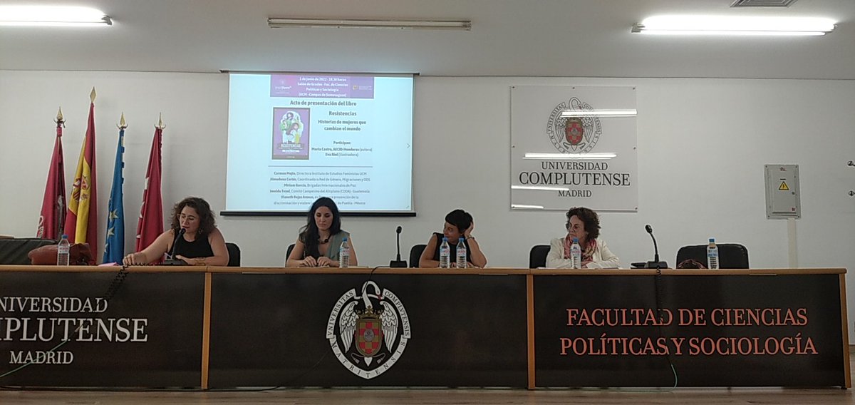 red_genero_migr's tweet photo. Celebramos hoy la presentación del libro "Resistencias. Historias de mujeres que cambian el mundo" de @CastroSerantes ilustrado por Eva Riol @EmpoderarteAIMA. Introducido por @AlmudenaCorts @InstifemUCM en @CCPPySOCUCM @unicomplutense #resistencias https://t.co/i4lqwM4awO