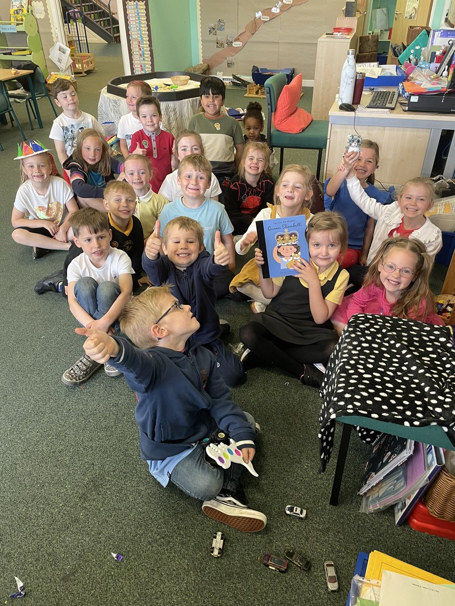 MpsPrimary's tweet photo. ‘M’ very kindly brought in her new book to share with us all about Queen Elizabeth’s life and why we are celebrating this very special Jubilee 👑 In free flow play, we created a model of Buckingham Palace, drew a portrait of the Queen and decorated some bunting ❤️ https://t.co/PNeCf2Ga7I