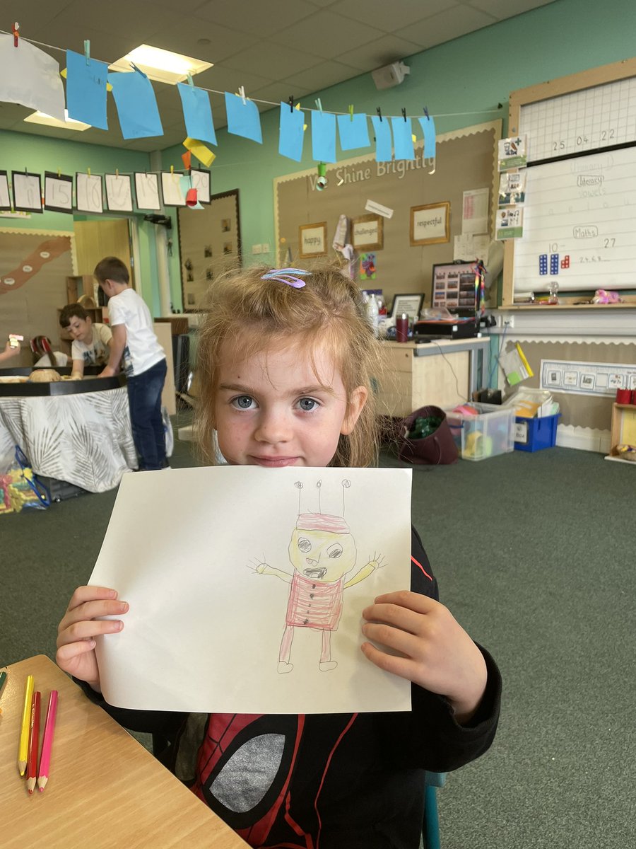 MpsPrimary's tweet photo. ‘M’ very kindly brought in her new book to share with us all about Queen Elizabeth’s life and why we are celebrating this very special Jubilee 👑 In free flow play, we created a model of Buckingham Palace, drew a portrait of the Queen and decorated some bunting ❤️ https://t.co/PNeCf2Ga7I
