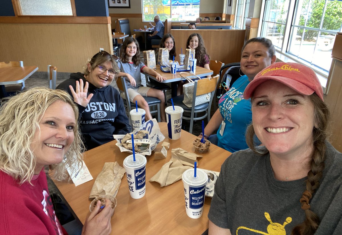 Library_PFE's tweet photo. PD day & Lunch with team… we ran into the Pepition girls!! #teampfe #21pfelibrary22 @MsThompson_PFE @rmatthews_pfe @HumbleISD_PFE https://t.co/jmWyOd60hr