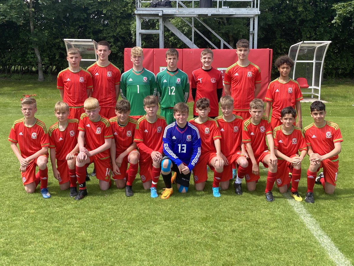 knight_craig5's tweet photo. Wonderful couple of days with @FAWales North Regional boys.

👏👏👏to all involved

In what is a big week for 🏴󠁧󠁢󠁷󠁬󠁳󠁿senior side, seeing so many players within that squad who have trodden a similar path to the one they are, hopefully inspires &amp; motivates

#pathway #FutureTalents https://t.co/rV7wZQP6gT