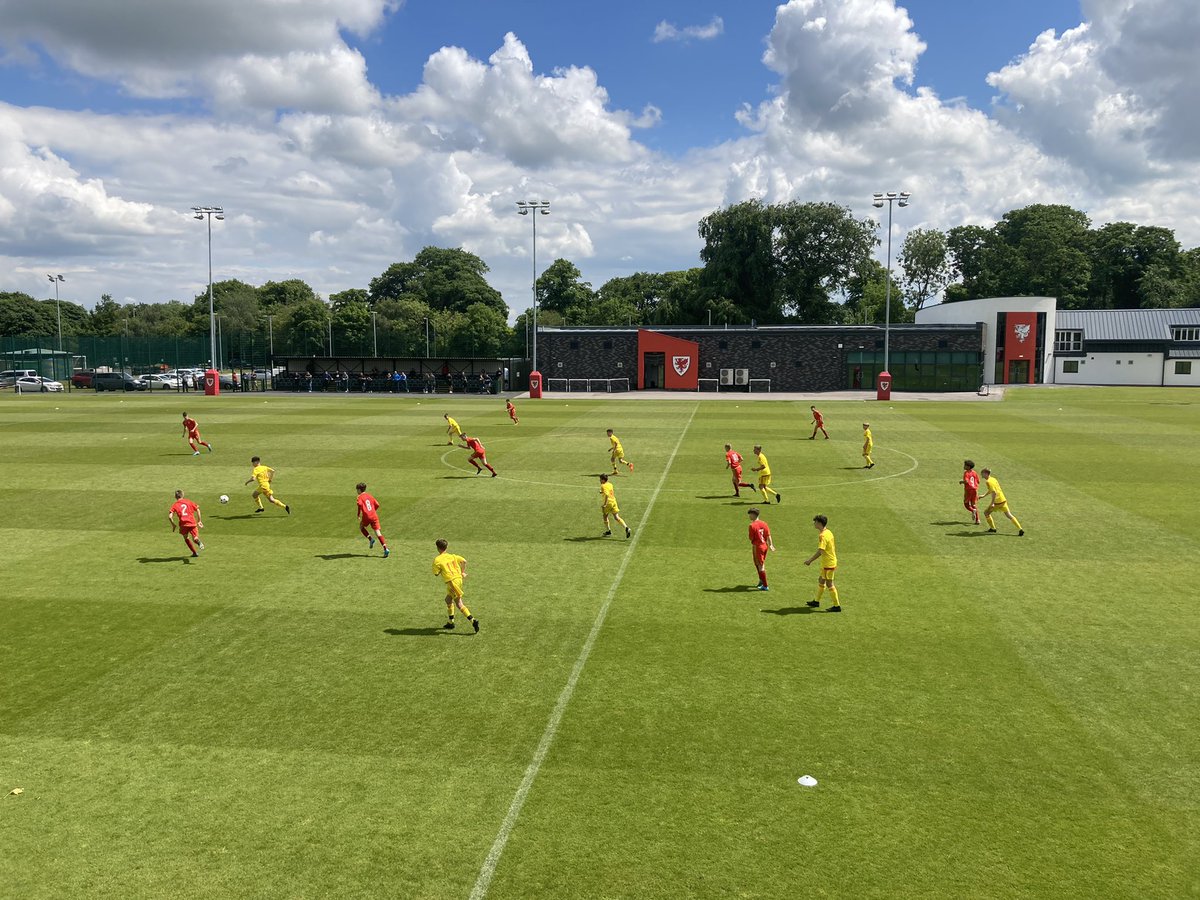 knight_craig5's tweet photo. Wonderful couple of days with @FAWales North Regional boys.

👏👏👏to all involved

In what is a big week for 🏴󠁧󠁢󠁷󠁬󠁳󠁿senior side, seeing so many players within that squad who have trodden a similar path to the one they are, hopefully inspires &amp; motivates

#pathway #FutureTalents https://t.co/rV7wZQP6gT