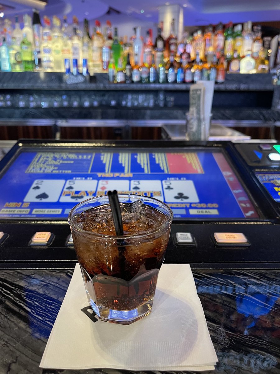cnote_vegas's tweet photo. Palms serves Coke products !!! #CaptainCola the way God intended https://t.co/YtHxvRx6eb