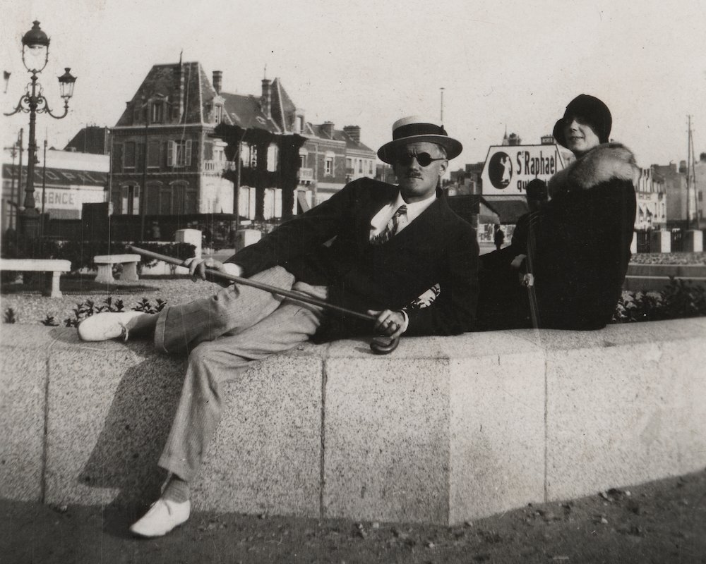 ArisTheatre's tweet photo. Finding Joyce in ULYSSES #Ulysses #7stages #ulysses100 #JamesJoyce #yesisaidyesiwillyes #bloomsday #bloomsday2022 #bloom #LeopoldBloom #MollyBloom #StephenDedalus #odyssey #Dublin #tobeirish #globalirish #IrishLiterature #atlantatheatre @ArisTheatre - https://t.co/dzdhKHTFTw https://t.co/lrMs5o51l6