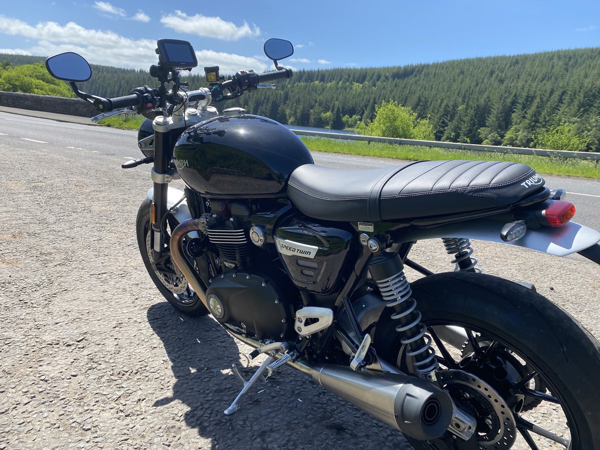 OzzyRidesAgain's tweet photo. Triumph speed twin in the Welsh valleys. #triumph #speedtwin #breconbeacons https://t.co/ByOUXKRu7m