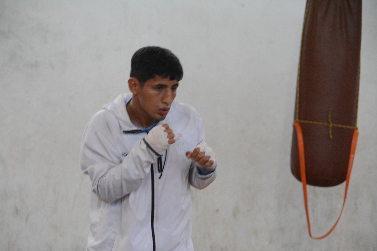 Con miras a su participación en los Juegos Bolivarianos a cumplirse en Valledupar, Colombia, la selección ecuatoriana de boxeo se concentra en la ciudad de Portoviejo, bajo las órdenes de Pedro Pablo Salgado, Frederick González y Carlos Vásquez. 

#EcuadorDeLasOportunidades 🥊 🇪🇨