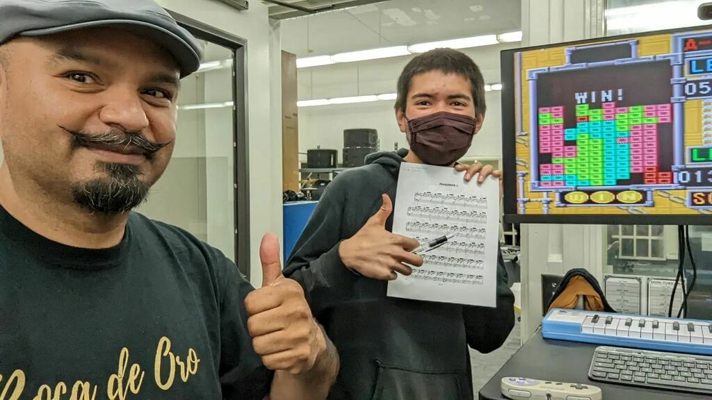 jqnprcsss's tweet photo. Proud of this guy, he chose analyzing Bach over getting destroyed at Tetris. Excellent choice!

#bach #welltemperedclavier #tetris #bachovertetris https://t.co/WIiwFqAkr8 https://t.co/ziMgWrfnT1