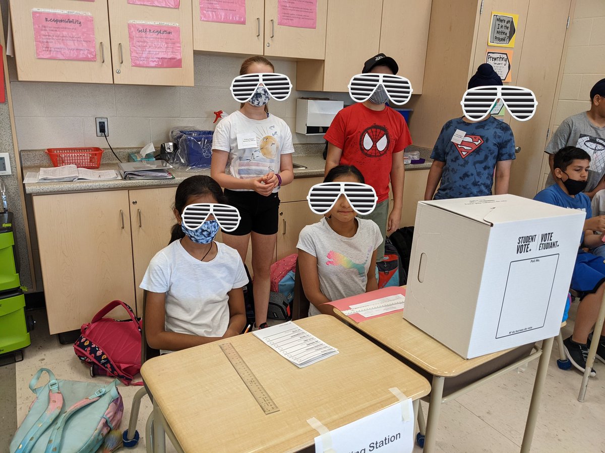 Aimie10M's tweet photo. Thanks #StudentVoteON for a great opportunity and experience to participate in our democratic right! Students and teachers @SouthFieldsV love it! https://t.co/2BzgFE0kKN
