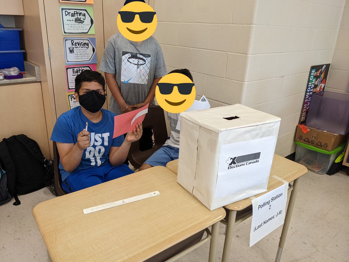 Thanks #StudentVoteON for a great opportunity and experience to participate in our democratic right! Students and teachers <a href="/SouthFieldsV/">SouthFieldsVillage</a> love it!