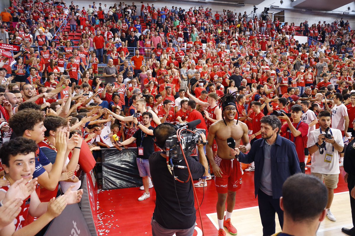 Manresa. 
Thank you for embracing me. Thank you for allowing me to be me. Thank you for being the best fans in the ACB. Thank you for giving me another home away from home. Thank you for making this the best season of my life. I will love and support you all forever.
#SOMHIRESA