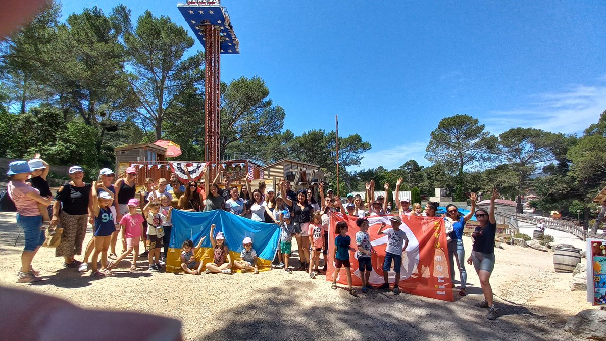 Plus de 250 réfugiés ukrainiens invités ce mercredi à Ok Corral à l'initiative de <a href="/frequencesud/">Frequence-Sud.fr</a> et avec le soutien du parc, de @CorsicaLinea <a href="/marseille/">Ville de Marseille</a> <a href="/RTM_Officiel/">RTM_Officiel</a>. Le sourire des enfants et le bonheur de leurs parents sont le plus beau des merci que l'on pouvait recevoir. 💙💛