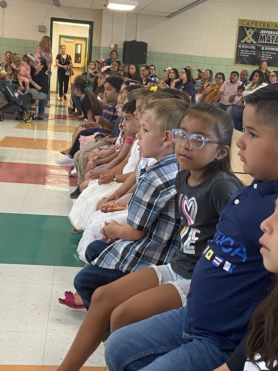 JeniferWells16's tweet photo. Good bye Kindergarten and hello 1st Grade! Our kindergarten promotion ceremony was a success with the help of @SHSMatadorssing Dr. Parrot and the Seguin High School Choir! @JeffersonAveES https://t.co/520aLs93Hi