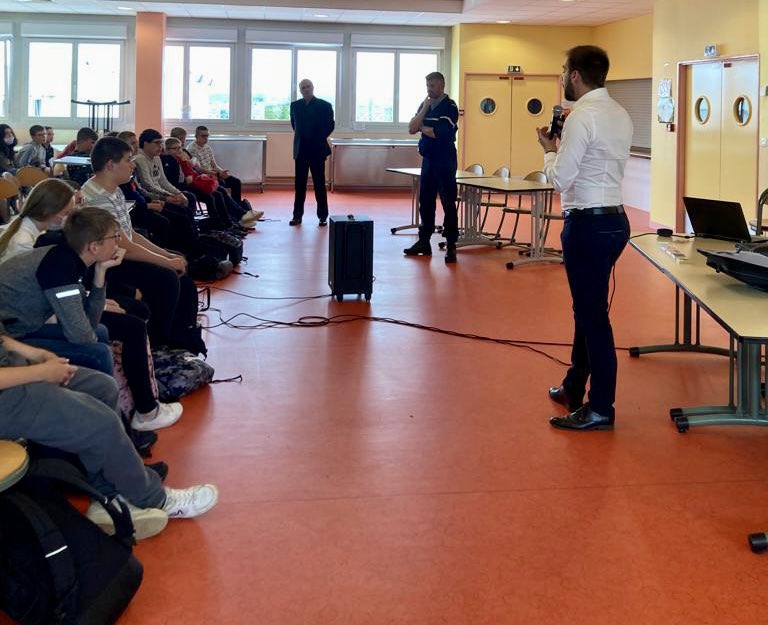 proc_procureur's tweet photo. Le mois de mai du parquet 
✅Activité pénale en quelques chiffres: 
↪️153 gardes à vue
↪️47 déferrements (30% de violences conjugales) 
✅Actions de prévention contre les stupéfiants 
↪️1087 élèves de 5ème 
↪️équipe pluridisciplinaire @AvocatCompiegne 
Retour en images 👇 https://t.co/n4g75fwbo6