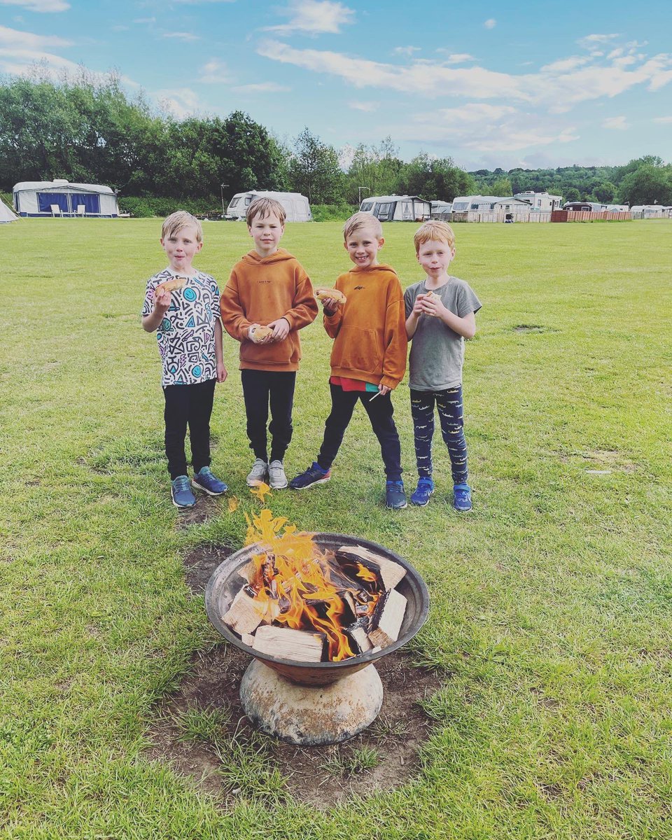 jpearce05's tweet photo. Mixed emotions on the camping trip. Kids loved it but no sleep!!! 🤷🏻‍♂️😩 @char_abers #family #friends #goodtimesoutside #camping https://t.co/6UhRAACNWl