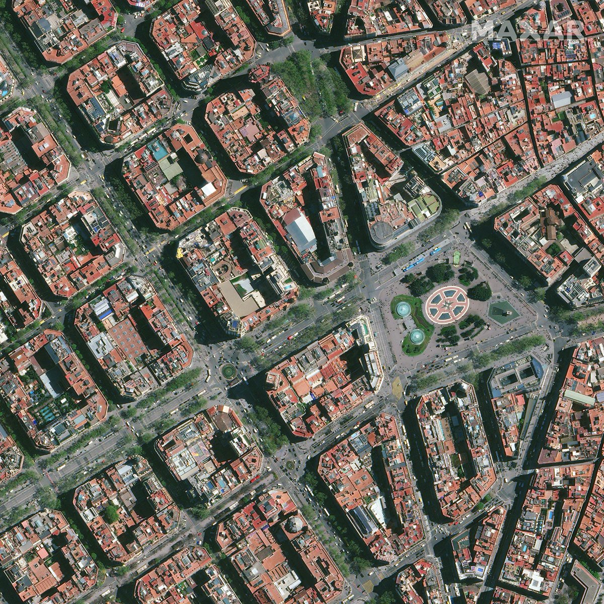vantortech's tweet photo. The Plaça de Catalunya, in #Barcelona, #Spain, is considered the city center and known for its fountains, statues and flocks of pigeons. Download this #15cmHD #satelliteimage and explore it in all its intricate detail. #HD #HDTechnology https://t.co/rff5R75icz https://t.co/9YrHQj9hSB