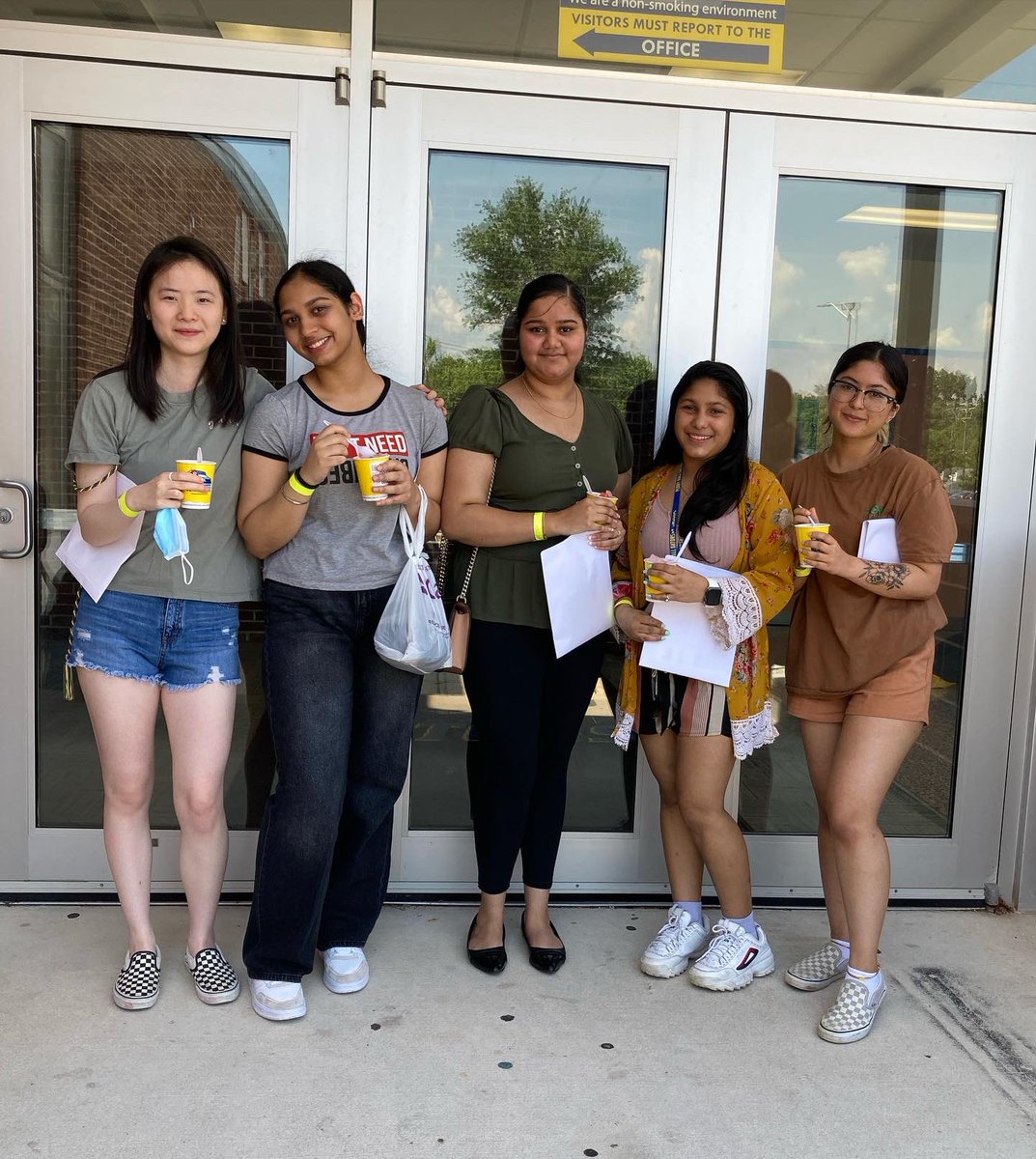 Hall_Pride's tweet photo. Beautiful day at the Hall for a graduation rehearsal and Kona Ice!
#hallpride #thisisphhs #classof2022 #hallyeah ππππ https://t.co/rvl8ilLZtA