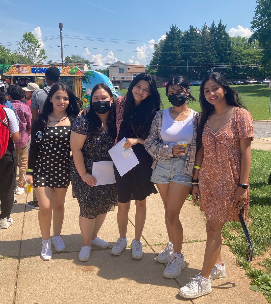 Hall_Pride's tweet photo. Beautiful day at the Hall for a graduation rehearsal and Kona Ice!
#hallpride #thisisphhs #classof2022 #hallyeah ππππ https://t.co/rvl8ilLZtA