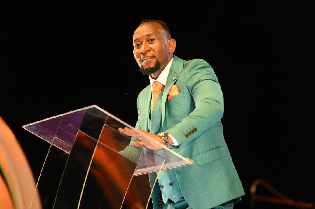 d_ras_remnant's tweet photo. In this place of the deep things of God, theriz only doing, no analysing or thinking... glory to God
#deepthingsofGod
#ProphetElvisMbonye https://t.co/INwlK3Yqja