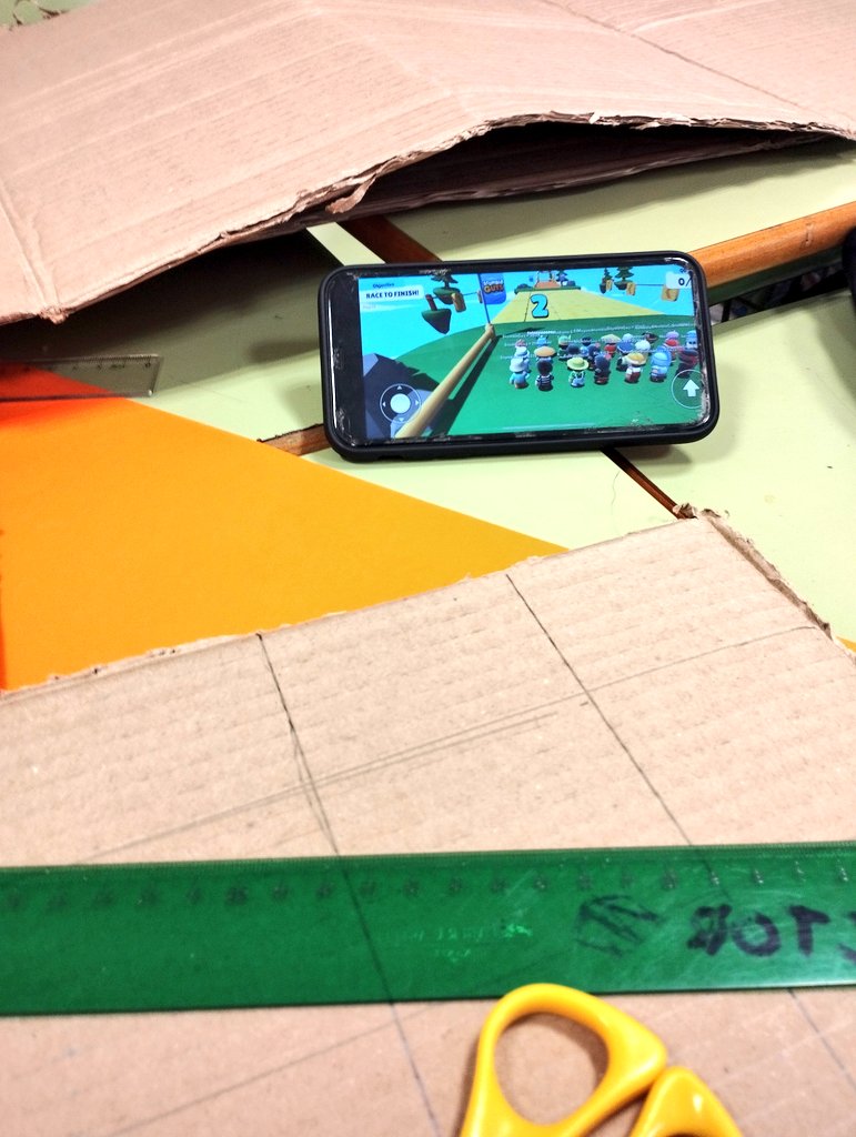 javimagomez's tweet photo. Preparando juego sobre literatura Barroca, algunos bocetos iniciales...tienen buena pinta: adaptaciones de videojuegos @StumbleGuysGame, @ClashRoyaleES y juegos de mesa: #cluedo, #Virus, #Uno...os iré informando 👌 https://t.co/jvhTxRVuzA