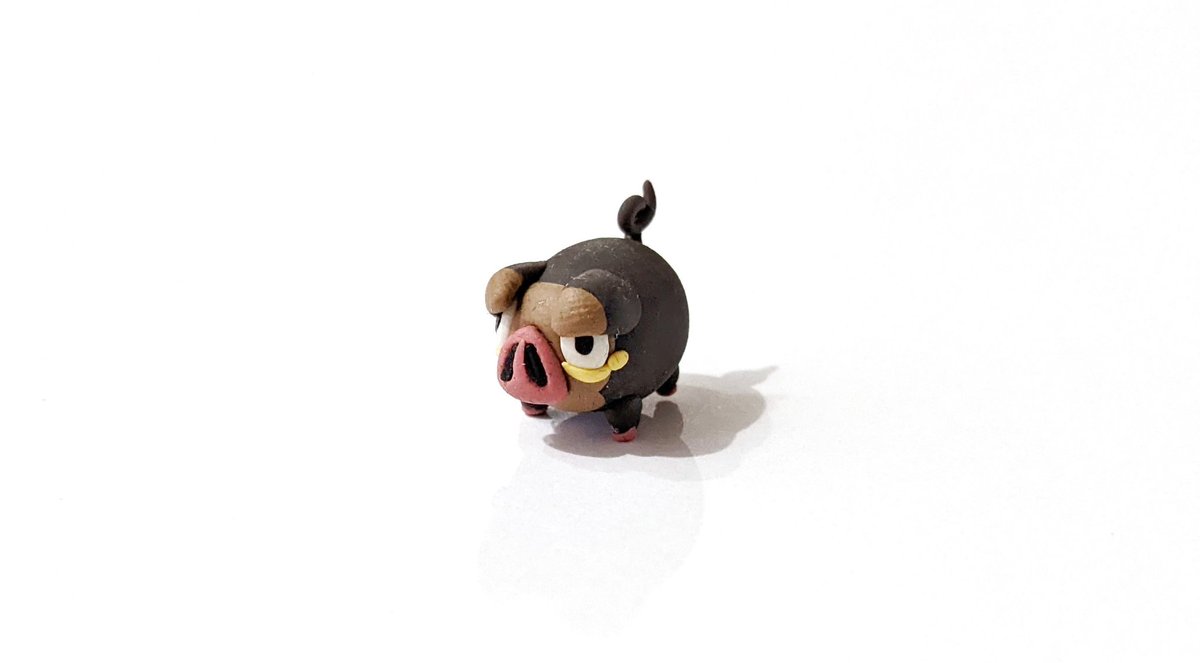 craftilin's tweet photo. I made a miniature of the new Pokémon #Lechonk, it's so cute! What do you think? Which one should I sculpt next? #PokemonScarletViolet #craftilin https://t.co/bCamRefdoE