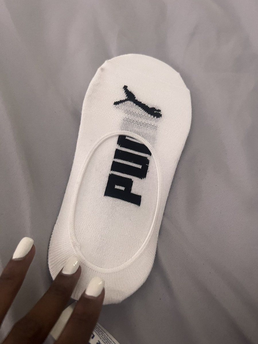 smoothfoot691's tweet photo. Thin socks 🥰❤️ https://t.co/qDaj6sKaMB