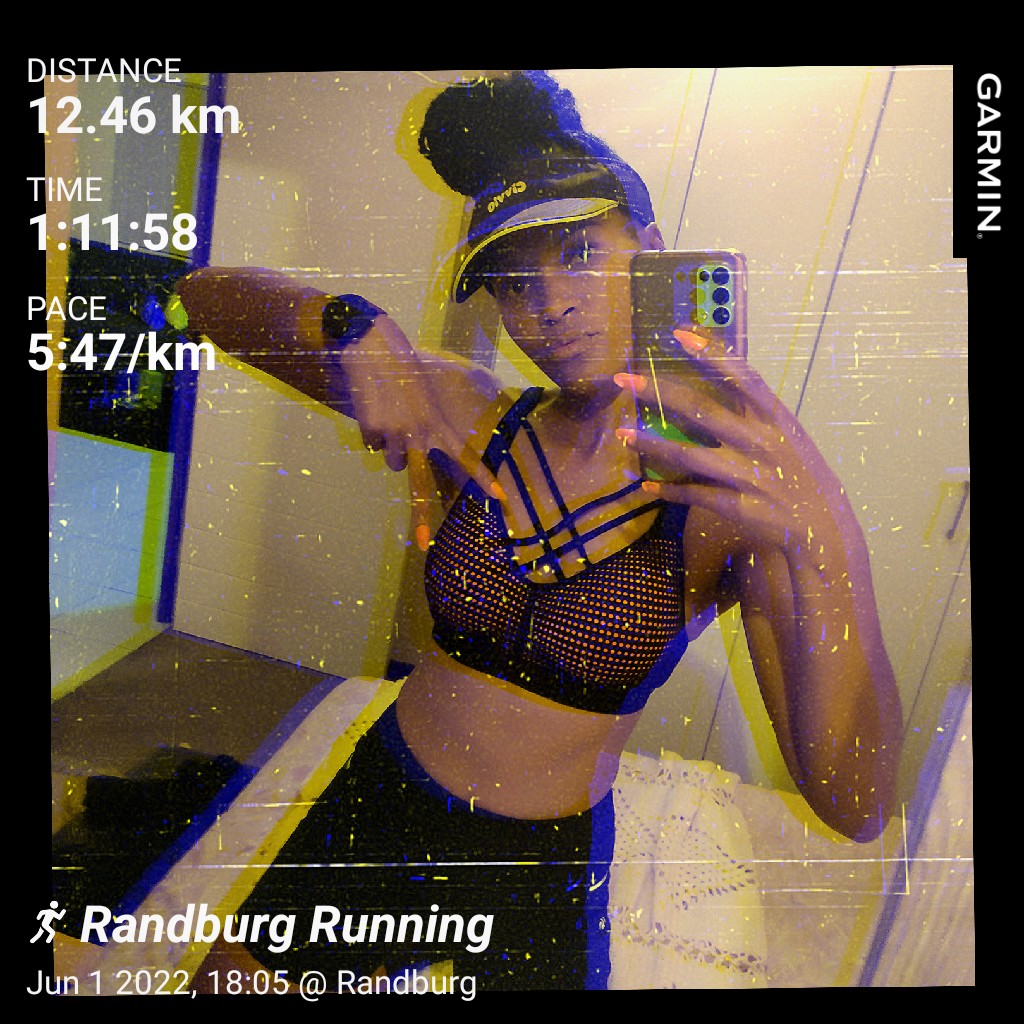 Stretching out this afternoon's mini
 leg session

#HappyGlobalRunningDay
#EveningEdition
#RunningWithTumisole
#FetchYourBody2022
#RundaysAreFundays