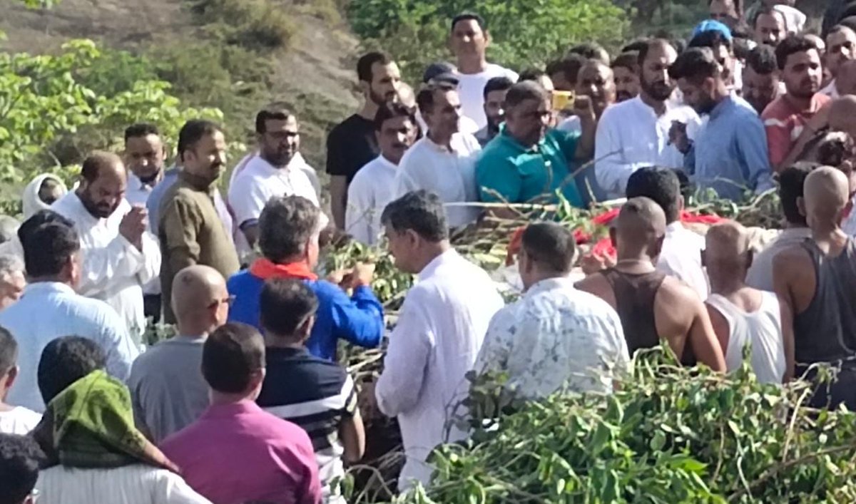 mpjugalkishore's tweet image. जम्मू कश्मीर पैंथर्स पार्टी के संस्थापक प्रोफेसर श्री भीम सिंह जी को विनम्र श्रद्धांजलि।

आज उनके पैतृक गांव चुनुनता(रामनगर) में उनका शरीर पंचतत्व में विलीन हुआ l

ईश्वर दिवंगत आत्मा को अपने श्री चरणों में वास दें तथा परिजनों को कष्ट सहन करने की शक्ति प्रदान करें।

#BhimSingh