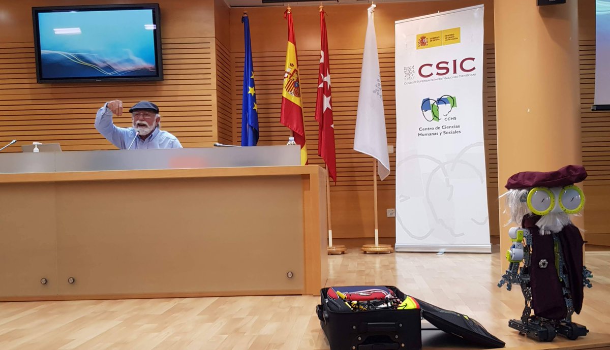dulaci's tweet photo. #Prodesseetdelectare 
Hoy en @COSCEorg en el simposio #aciertas.  Divulgando #STEAM #DrónicaDidáctica
Gracias por la invitación.
#PlumayArroba #STEAMPyA https://t.co/InJDyyJQEP