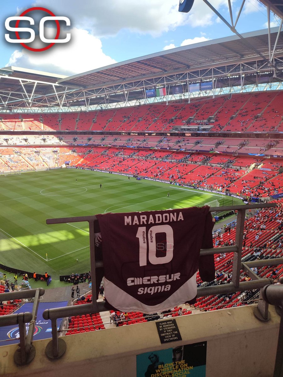 En Wembley, Argentina, Maradona y <a href="/clublanus/">Club Lanús</a>.