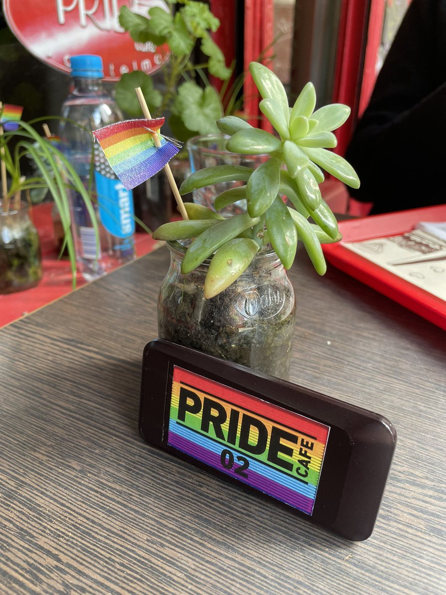 ianveneno's tweet photo. De culo, con el @GusCasals terminamos almorzando en el #PrideCafe el primer día del mes internacional del orgullo. #PrideMonth 🏳️‍🌈🏳️‍🌈🏳️‍🌈🏳️‍🌈🏳️‍🌈🏳️‍🌈🏳️‍🌈 https://t.co/j35OMGaEtD