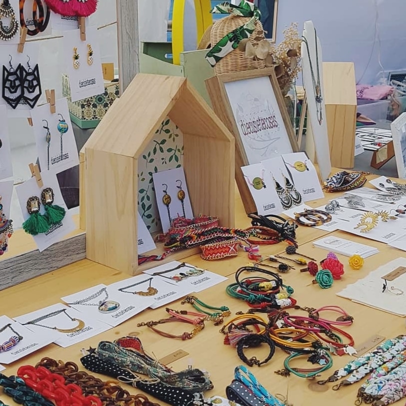 Han pasado tres años, una pandemia y unas cuantas cosas más, pero mañana volvemos a <a href="/portAmerica/">PortAmérica</a> y no sabéis las ganas que tenemos. Nos llevamos de todito pero sobre todo mucho color, mucho verano y un poquito de 🌞
¡Venid a vernos! #PortAmerica