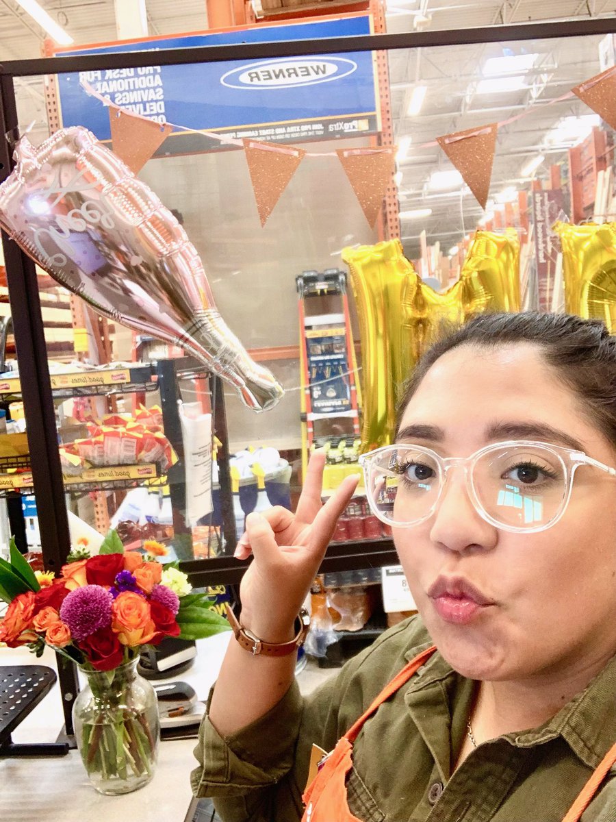 JennyBarnardFES's tweet photo. Shout-out 📣to #hd0569 PASA Dulce for hitting the 1Million💰mark in sales this year. Way to go rock star🌟 @MichaelFloresHD @JarrodFarmer4 @idrissi_mary @DIana_0569 @0569Ops @0569safetyteam @_mayra_valencia @Jerry_Smith_Jr https://t.co/A0R3CLa69y