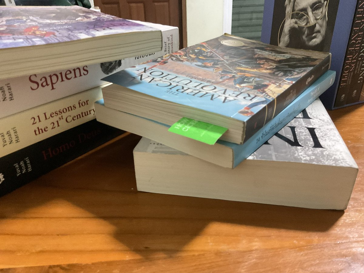 ผ่านมาแล้วครึ่งปีอ่านหนังสือไปแล้วเกือบสิบเล่ม 
ทำไมหนังสือเรียนไม่สนุกแบบนี้บ้าง🥹