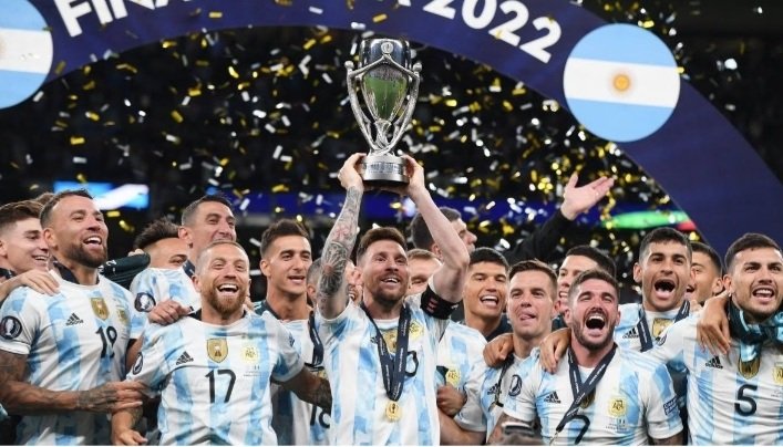 Ver a estos muchachos felices me hace el dia