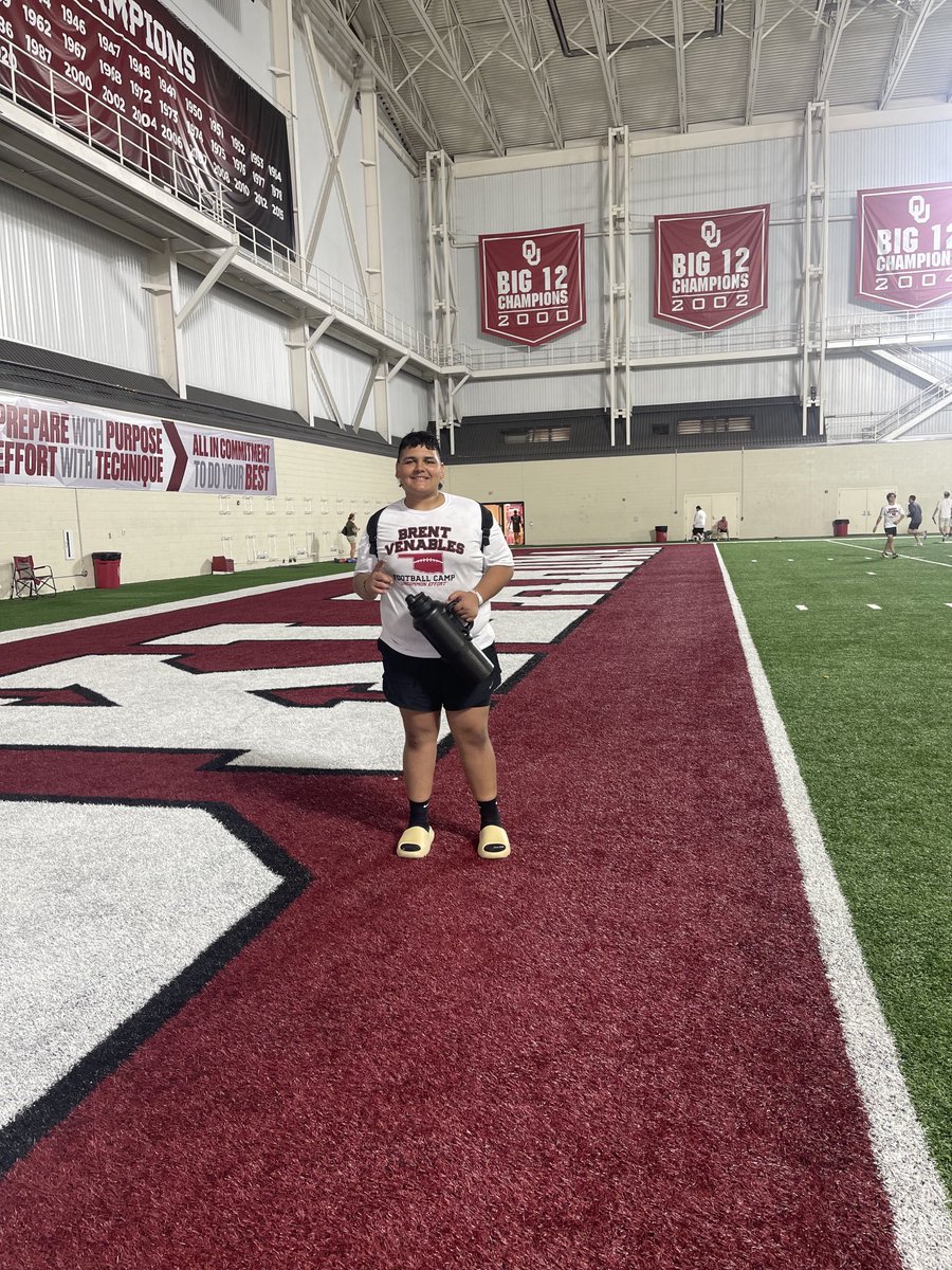 MatthewDiosdado's tweet photo. Had an awesome day at ⁦@CoachVenables⁩
OU camp today. Film coming later
#Boomersooner #sooners ⁦@OU_Football⁩ ⁦@OU_CoachB⁩ https://t.co/sgOKMxzVD9