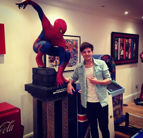 louistmIs's tweet photo. ei @spideypiter, feliz aniversário maninho!!! você e o tom são os melhores irmãos que eu poderia ter 💙💙 eu sei que tivemos alguns desentendimentos, mas fico feliz que agora tá tudo bem entre a gente, você é muito importante pra mim e eu te admiro muuuuuuuuito!! obrigado por https://t.co/0V8DumGCNk