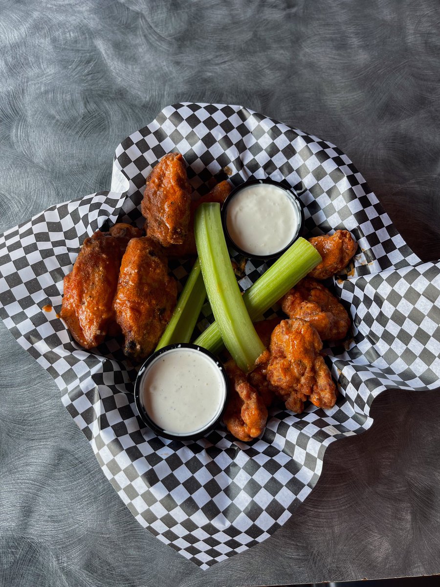 WING WEDNESDAY’S ARE HERE🎉🎉
Starting at 4pm Wednesdays, we will be offering 50¢ wings— boneless or traditional! This deal will be Dine In Only, so come on in to mix and match your favorite flavors, or try a new flavor!😋