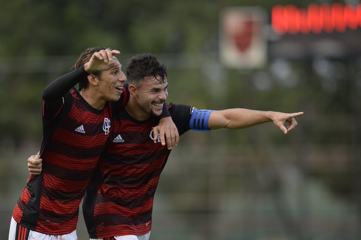 Vitória, gol e assistência. Muito feliz e grato por tudo. Obrigado meu Deus🙏🏼❤️‍🔥🖤✅