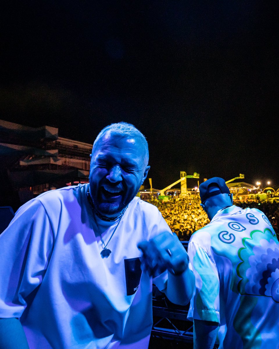 chrislake's tweet photo. These Under Construction events that @followthefishtv and I put on are TOO much fun. Whether we’re looking out into the crowd or looking back at our team… or looking at eachother 😂 the vibes of these nights can’t be beat. 

Thank you Arizona for 2 great ones ❤️💥🔥 https://t.co/AO6wbDdCSL