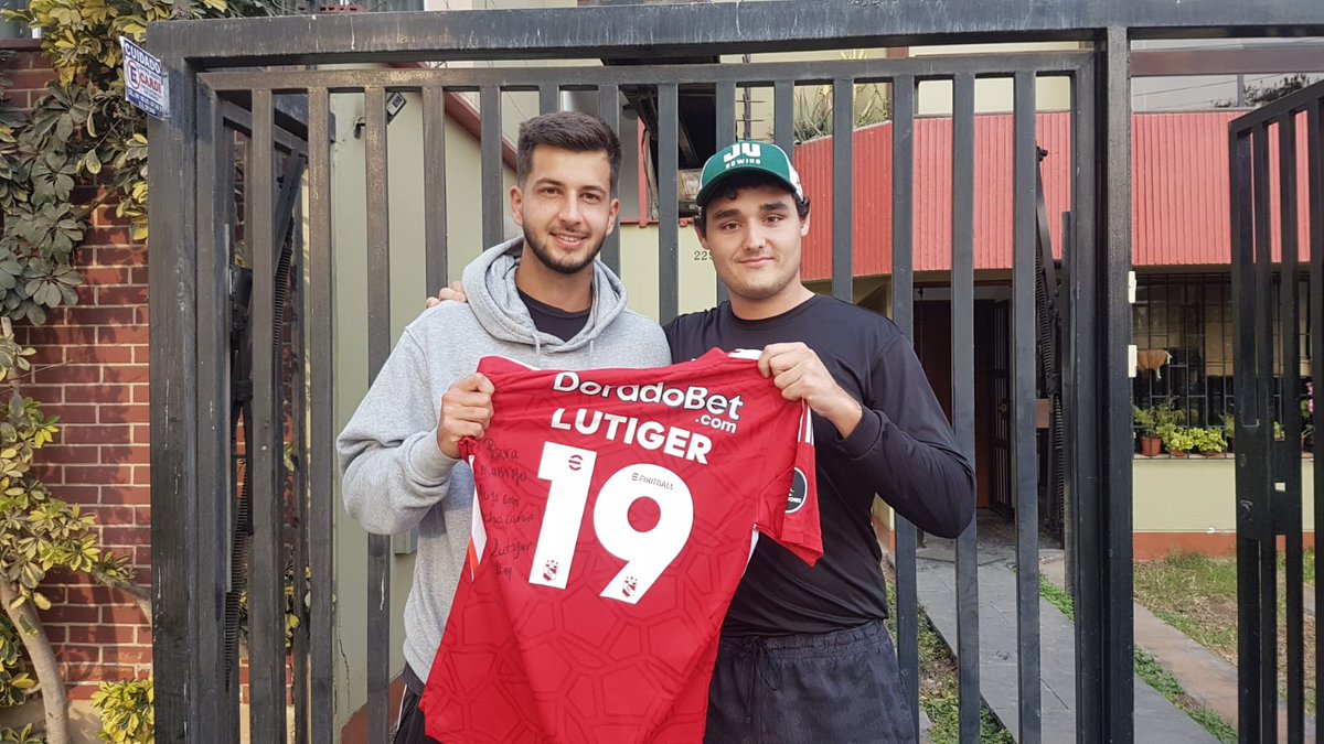 hugoparksc's tweet photo. Muchas gracias por conseguirme tu camiseta de la copa @Libertadores hermano. Esta increible!! Mucha suerte en el futuro, sin duda se vienen cosas muy buenas. Tmj hermano❤️ @RLutiger @ClubSCristal https://t.co/VZ5fkG6EG3