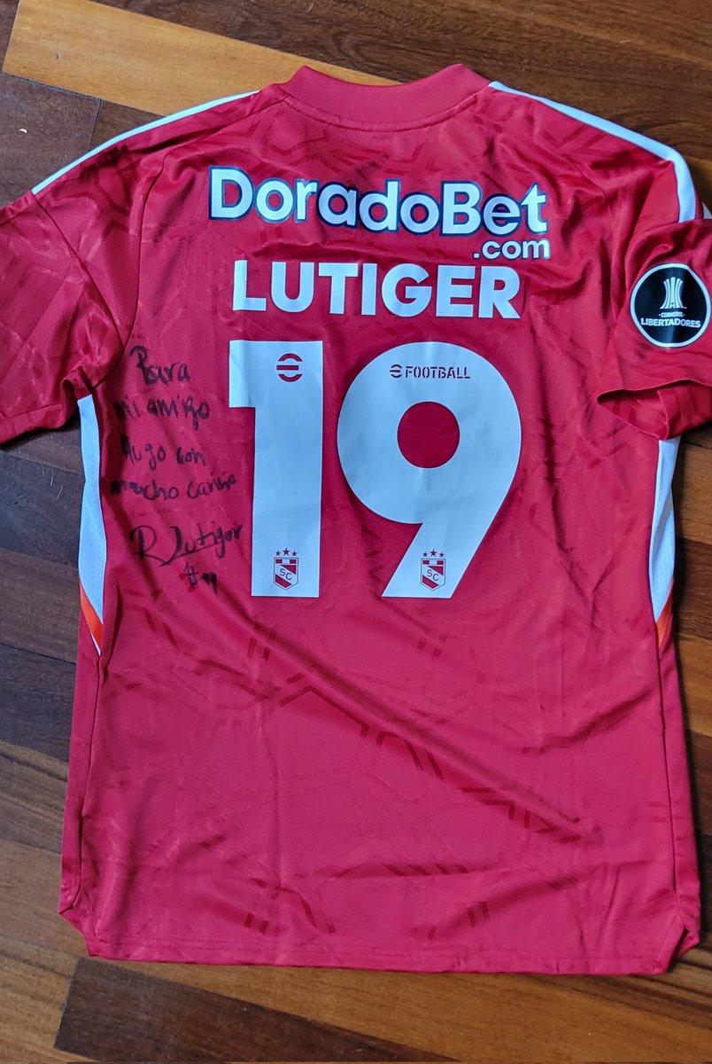 hugoparksc's tweet photo. Muchas gracias por conseguirme tu camiseta de la copa @Libertadores hermano. Esta increible!! Mucha suerte en el futuro, sin duda se vienen cosas muy buenas. Tmj hermano❤️ @RLutiger @ClubSCristal https://t.co/VZ5fkG6EG3
