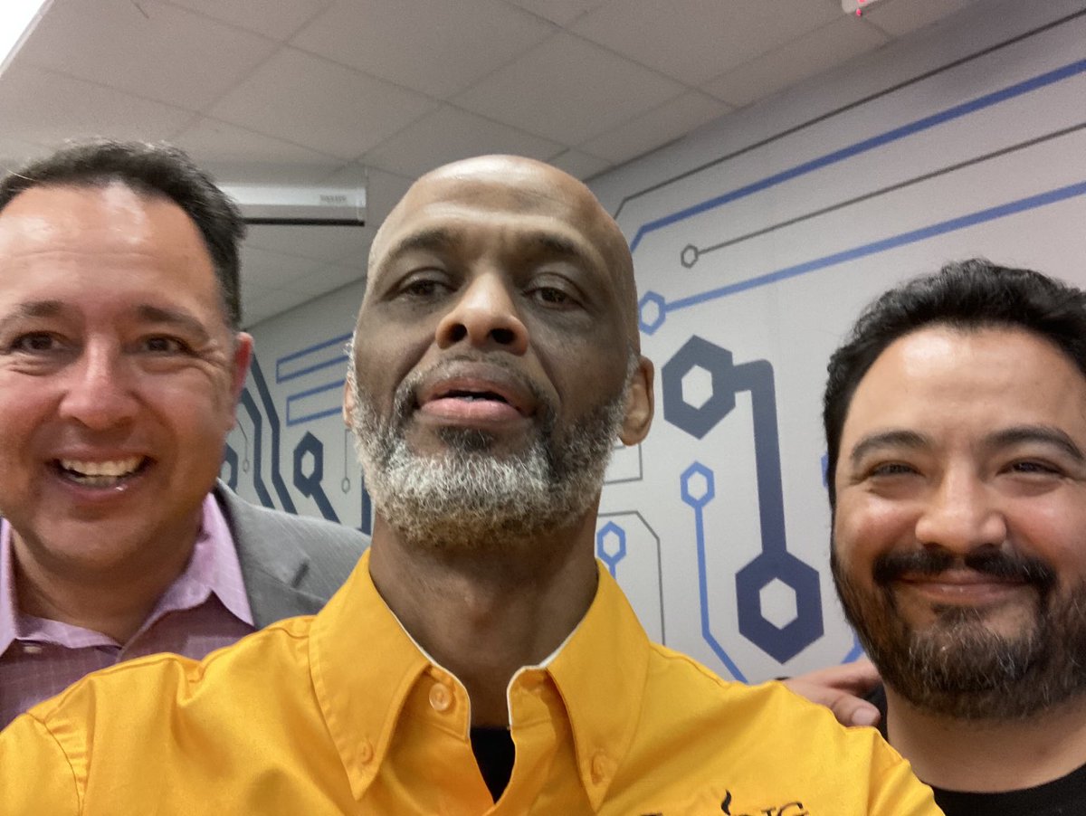 IISDTechService's tweet image. Thank you to Mr. McQuarters &amp;amp; Mr. Natividad for attending our BBQ at ⁦@NimitzVikings⁩ today.
It was great spending lunch with our fellow technicians and celebrating the end of another great school year! And thank you ⁦@its_shanesmith⁩ for the BBQ!! #IISDTech
