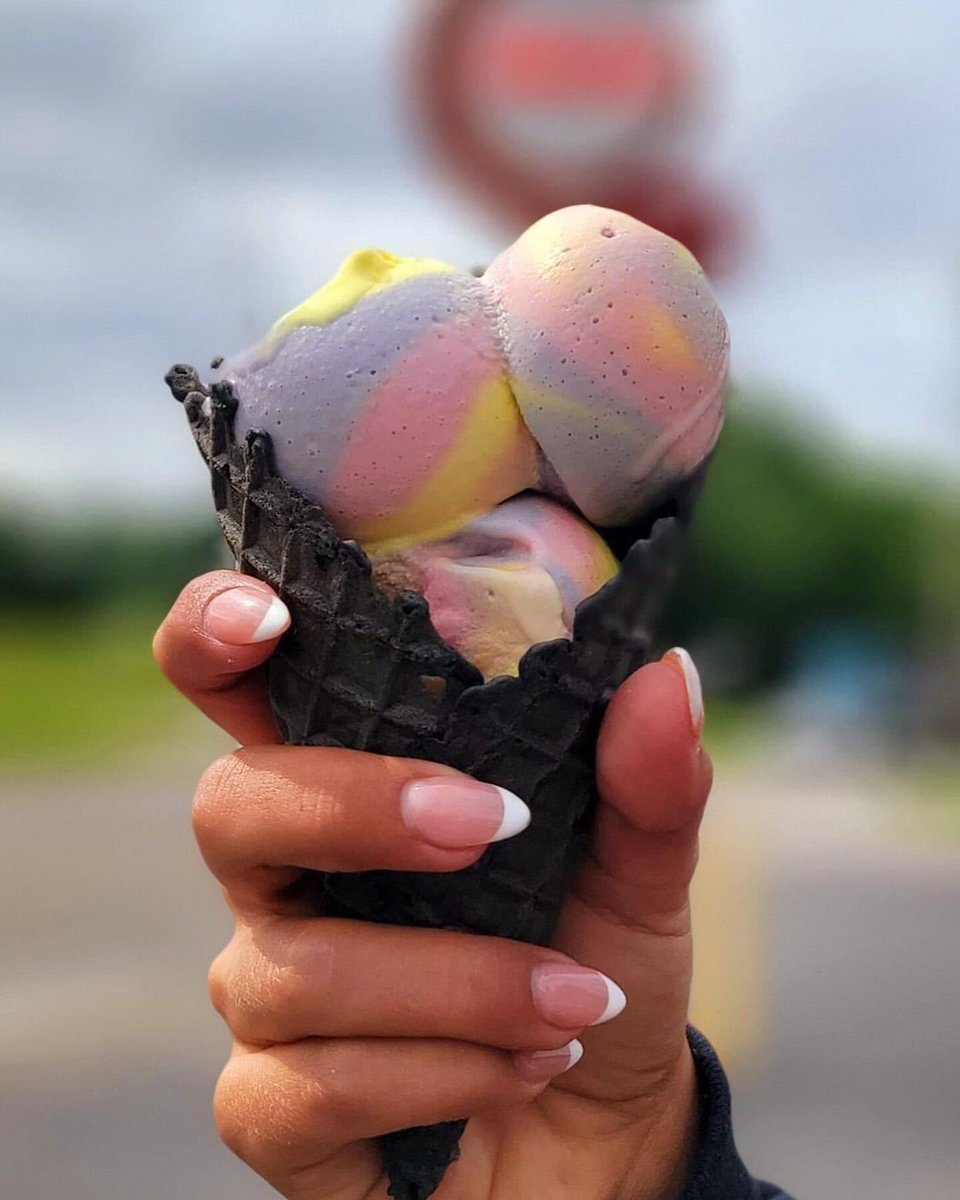 It's the first of the month and it's time to try our new flavor, Moon Mist😋  It’s a combination of grape, bubblegum, and banana 🍌