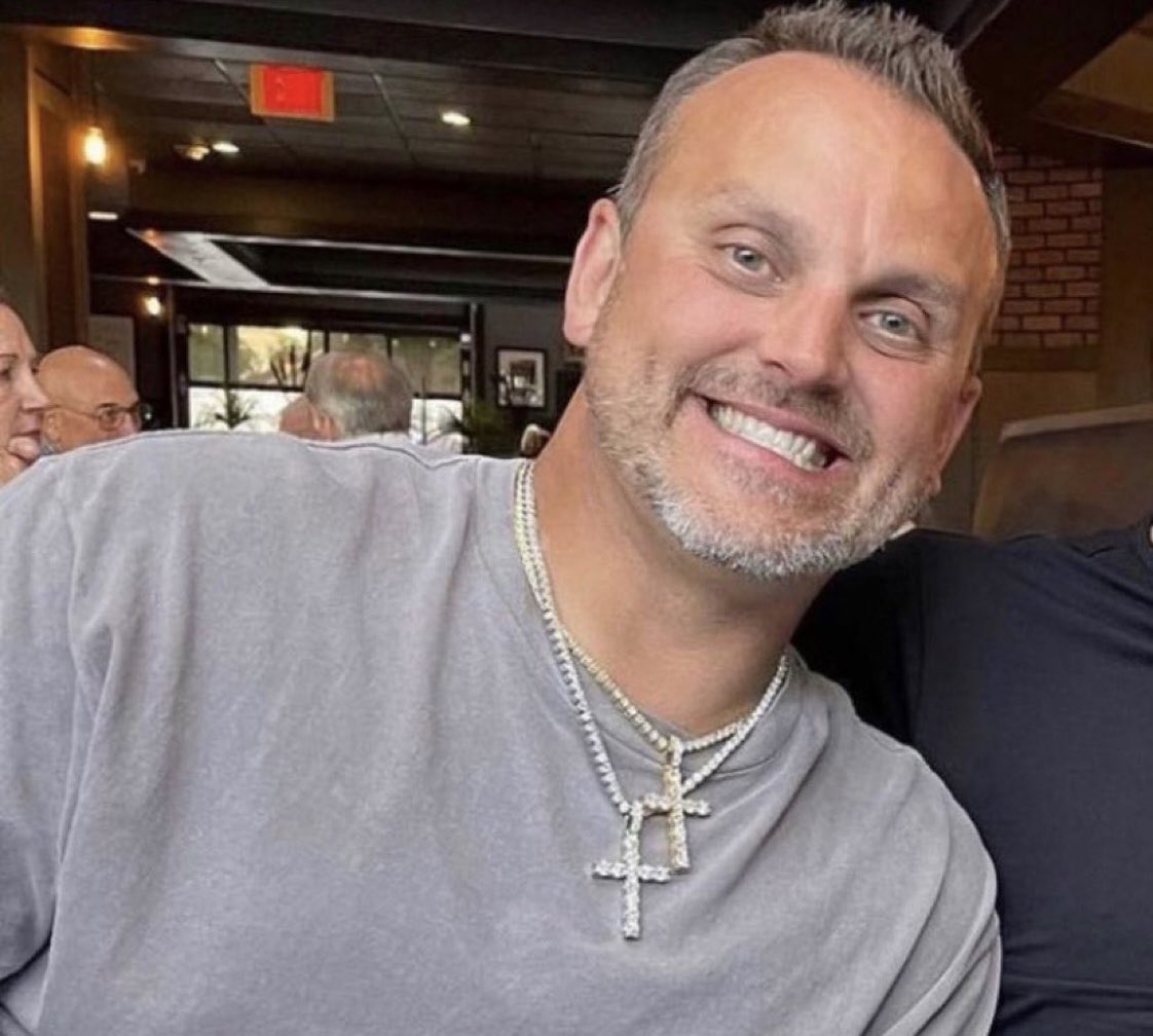 SAY CHEESE! 👄🧀 on Twitter "Famous Detroit Jeweler Hutch was shot