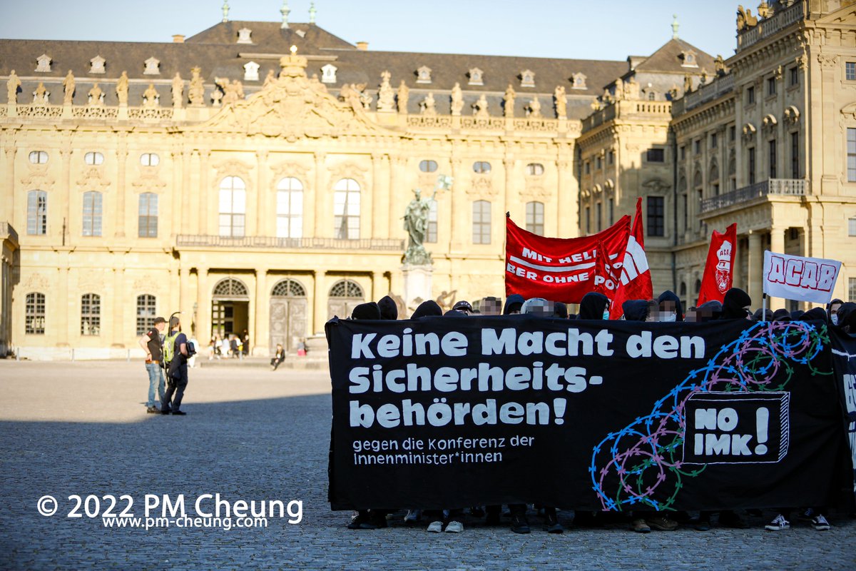 pm_cheung's tweet photo. Rund 200 Menschen sind am Abend des 01.06.2022 in #Würzburg auf die Straße gegangen, um u.a. gegen Repression und Kriminalisierung zu demonstrieren. Anlass für den Protest ist die 217. Innenministerkonferenz. 

Weitere Bilder:
https://t.co/STCVqesSLa

#wue0106 #noIMK #wuerzburg https://t.co/Y9dyOmgVA6