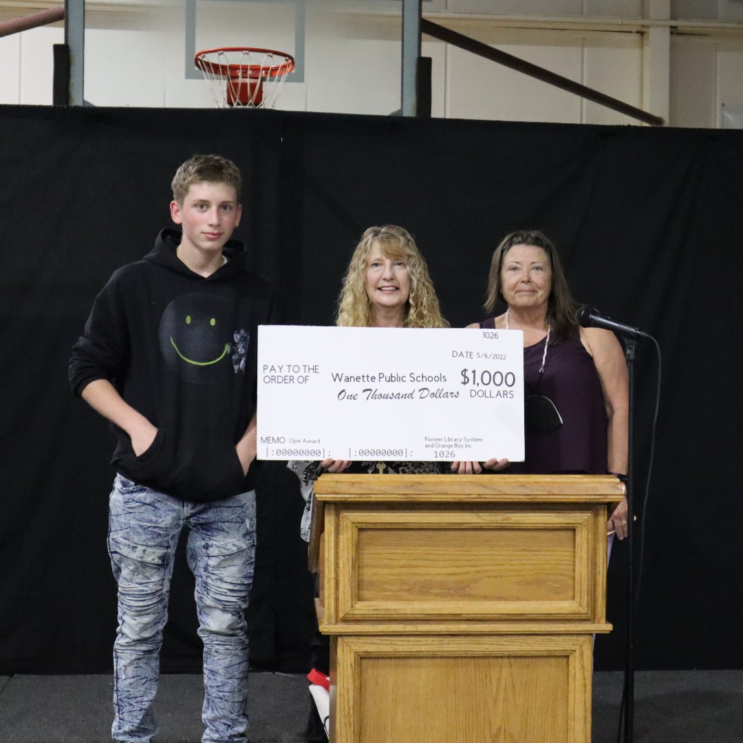PioneerLibSys's tweet photo. Congrats to our Opie Award recipients in Macomb, Maud, &amp; Wanette! Presented by @OrangeBoyInc, the Opie Awards recognize entire classes, schools, &amp; individual students &amp; award scholarships to support education goals.

#PioneerLibrarySystem #PottawatomieCounty #OrangeBoyDifference https://t.co/aNScWWJDkw