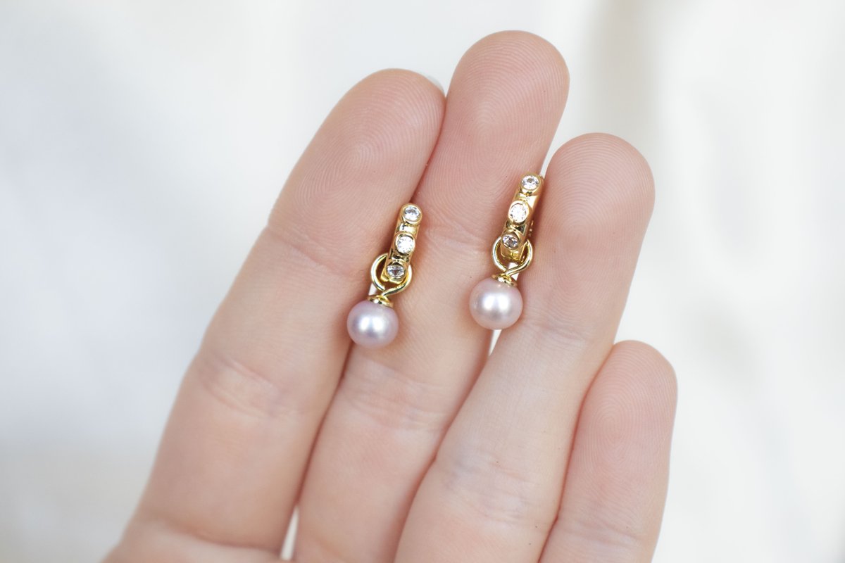 Fancy little pearls ✨ These huggie hoops shine bright!

Have you checked out our Summer Sale? Take 20% off all jewelry until June 7th!