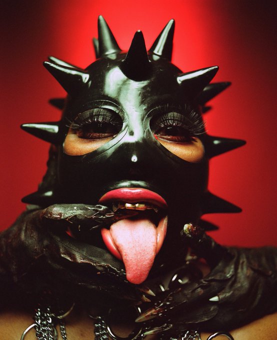 &deg;༺🖤༻&deg; https://t.co/PJhyi8Oeaw