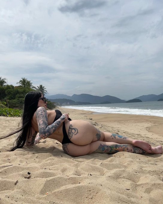 Parabéns pra mim! 2.7 anos hoje! ?? me segue aqui: https://t.co/ElW1uiZLx7 https://t.co/jH2p8fXc8r